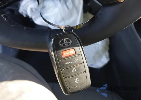 2025 Toyota Grand Highlander Hybrid Platinum Max z USA, uszkodzony, nr VIN 5TDADAB58SS020326